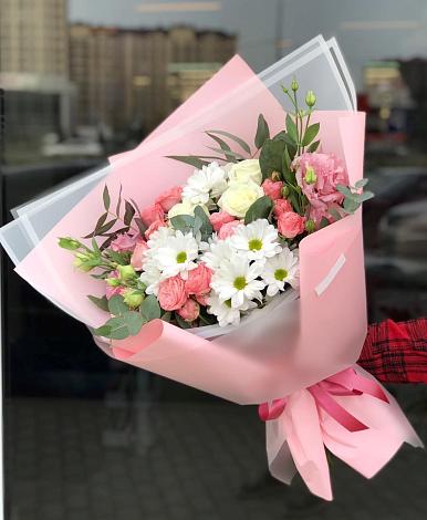 Букет цветов из: Розы, Лизиантусы и Хризантемы в Чистоозёрном
